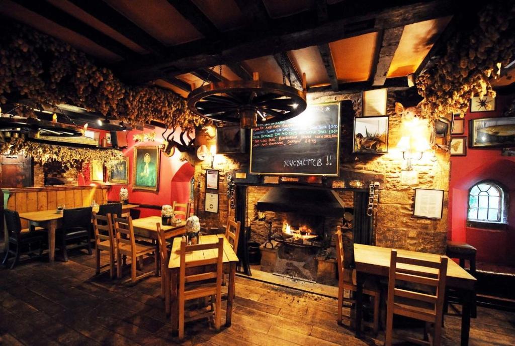 The Wild Duck Inn Сайренстер Экстерьер фото